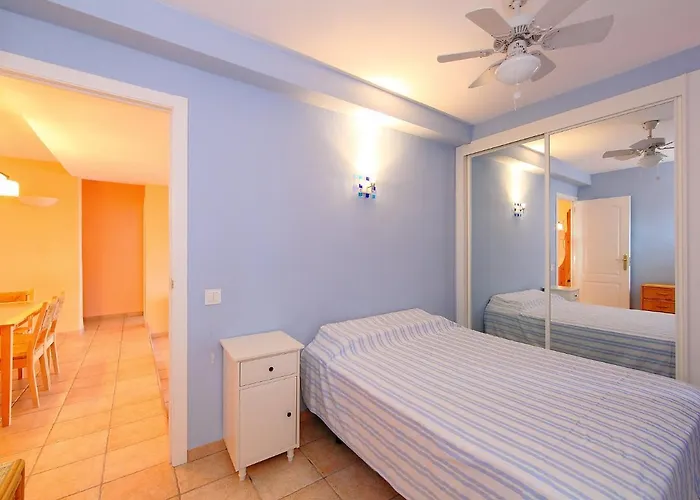 Muralla Roja-1 By Interhome * Κάλπε