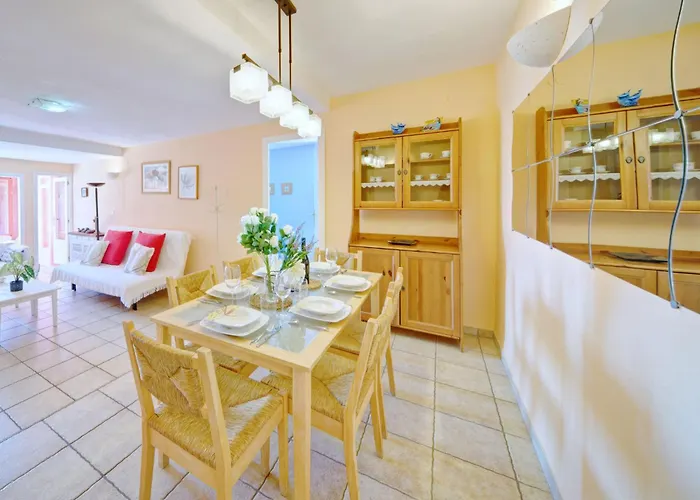 Muralla Roja-1 By Interhome * Κάλπε