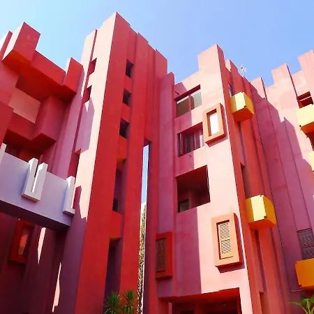Muralla Roja-1 By Interhome * كاليبي